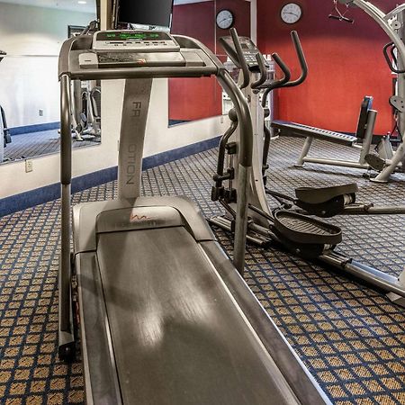 Quality Inn & Suites Seville Екстериор снимка