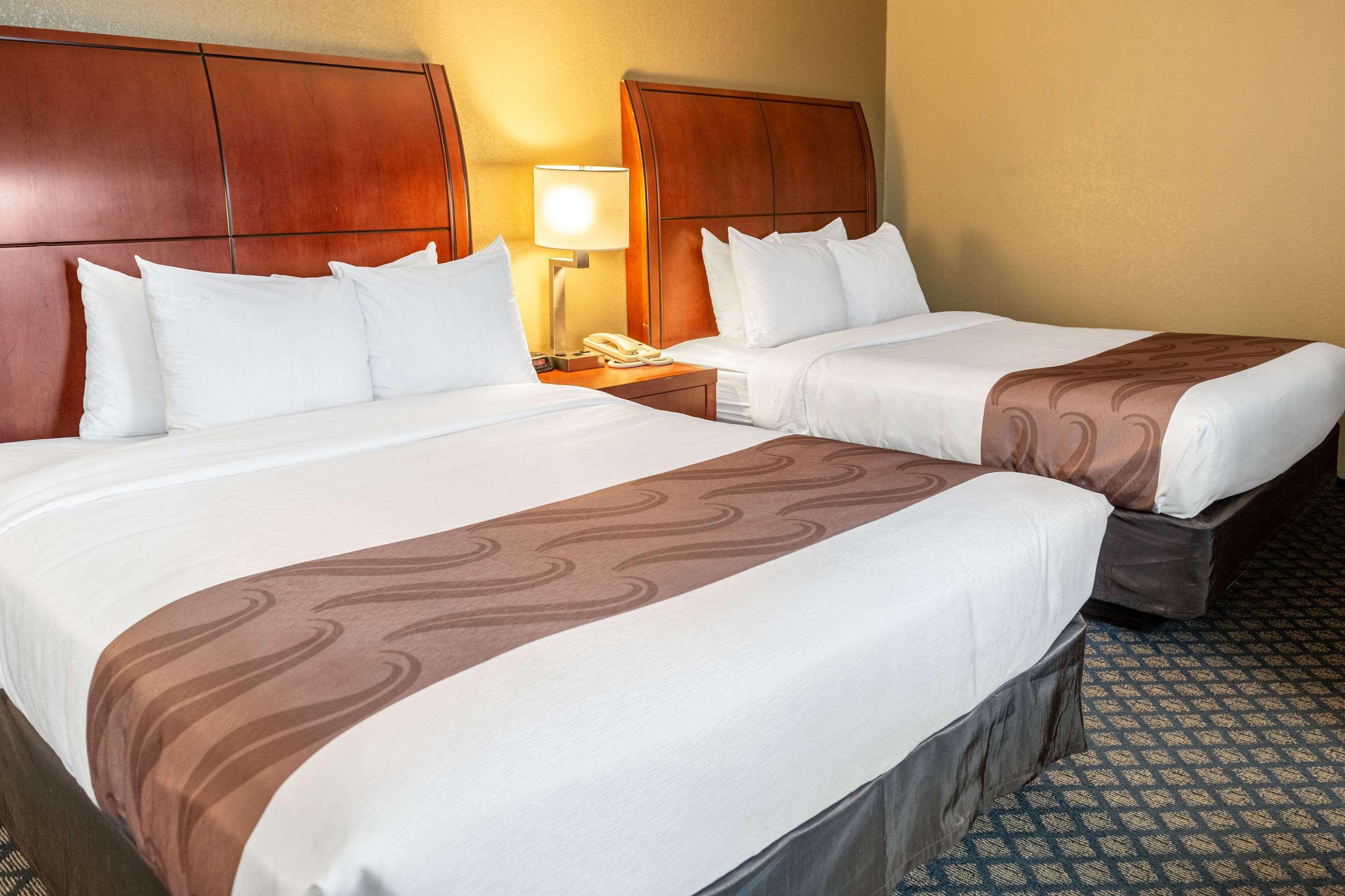 Quality Inn & Suites Seville Екстериор снимка