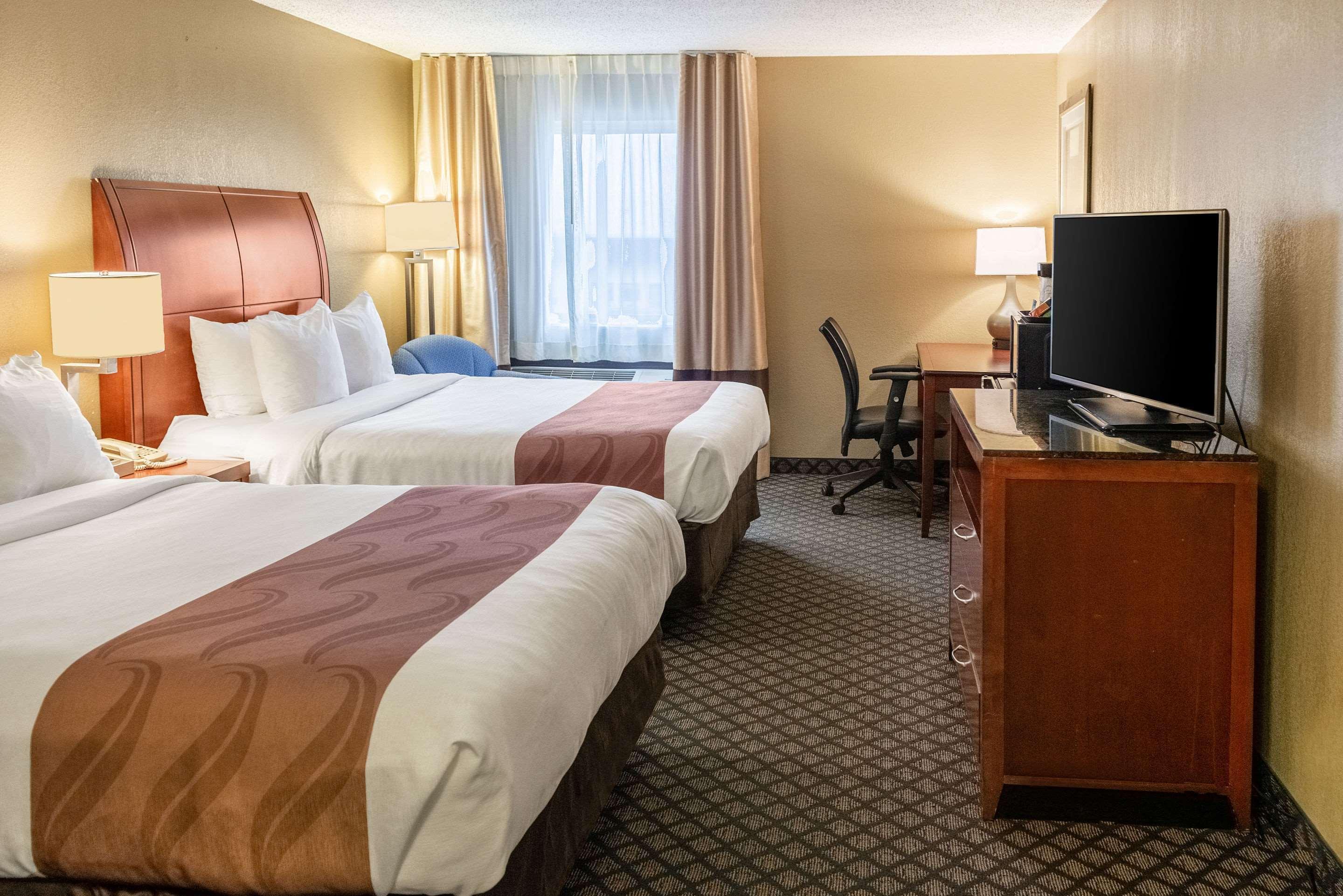 Quality Inn & Suites Seville Екстериор снимка