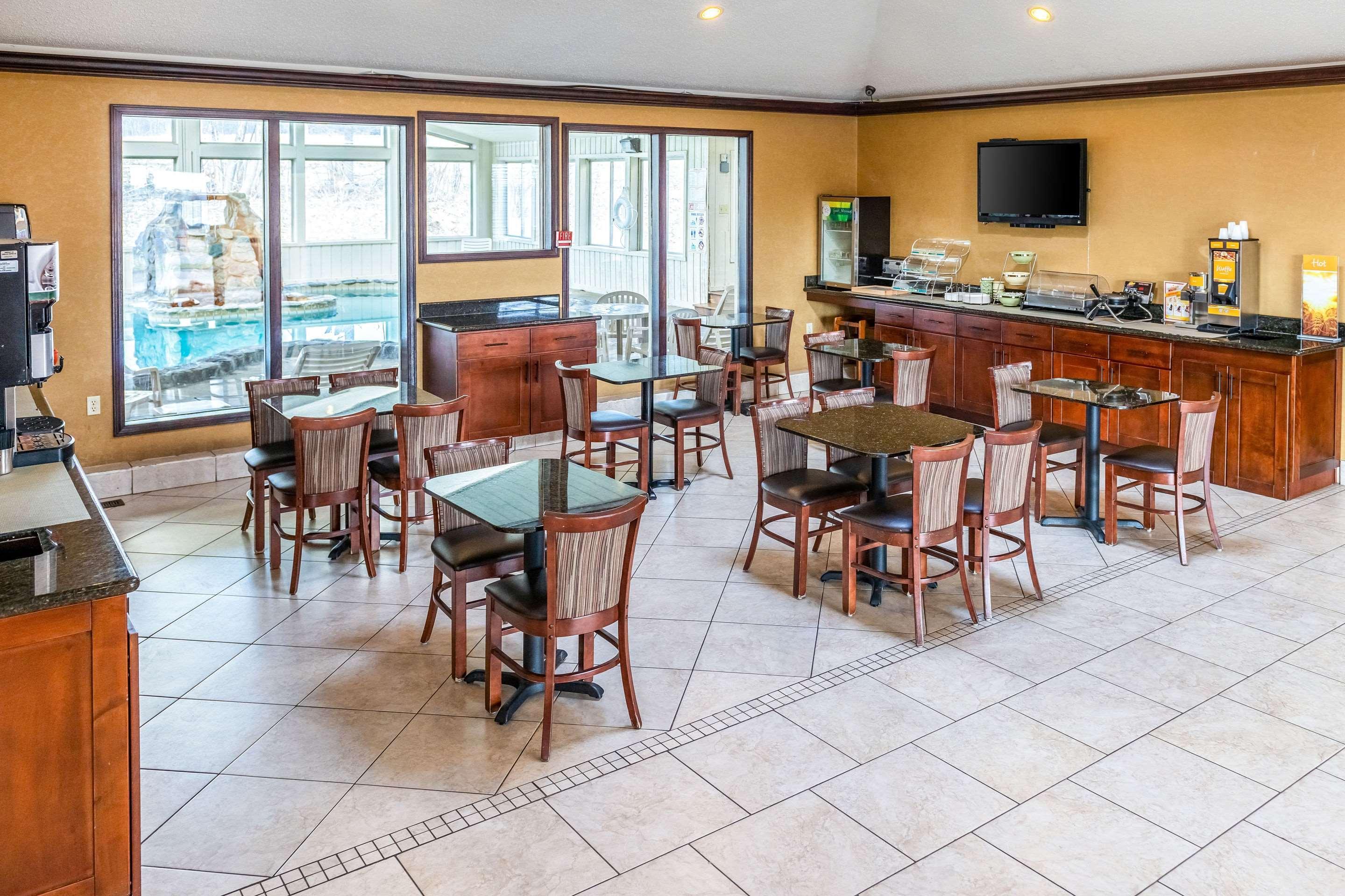 Quality Inn & Suites Seville Екстериор снимка