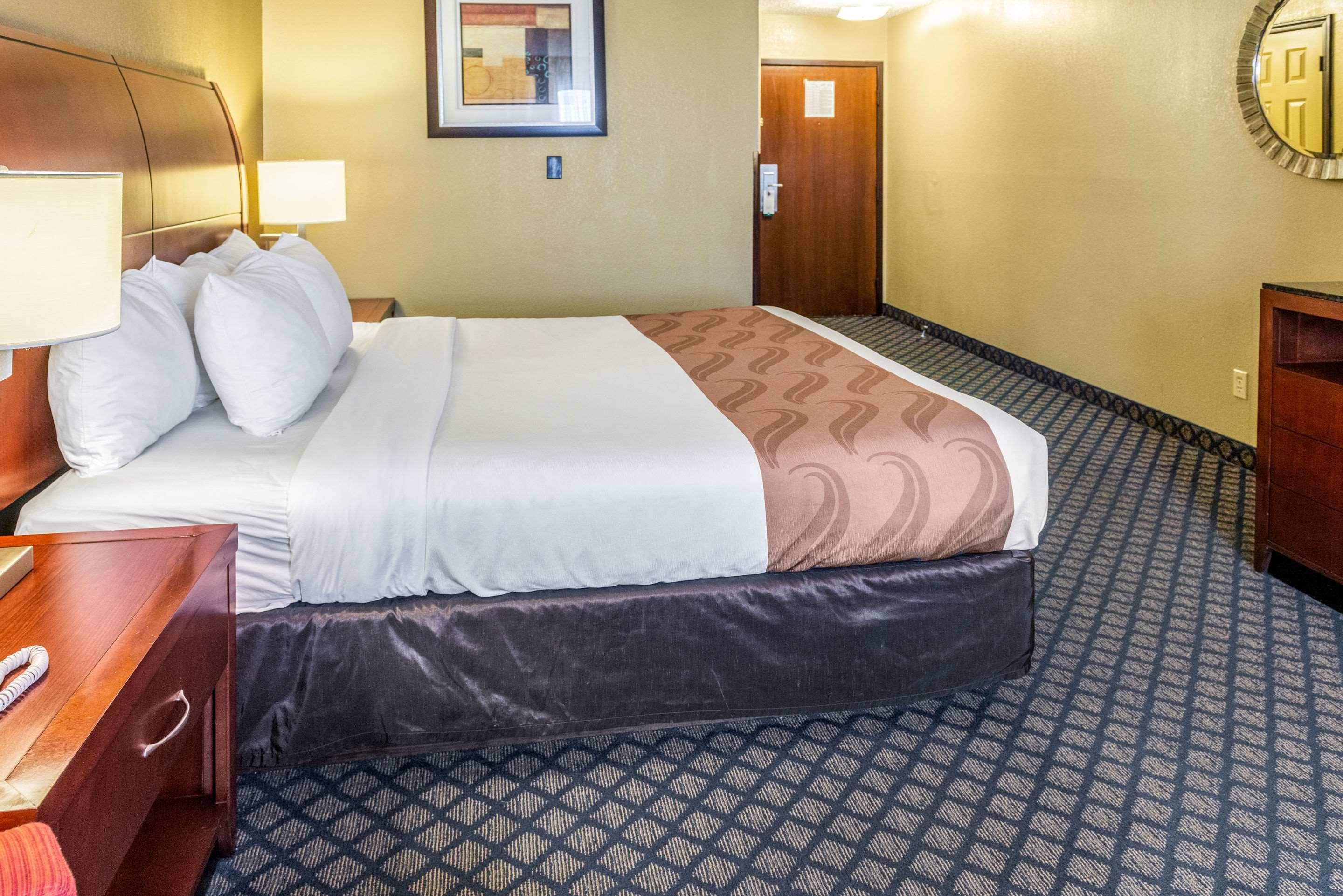 Quality Inn & Suites Seville Екстериор снимка