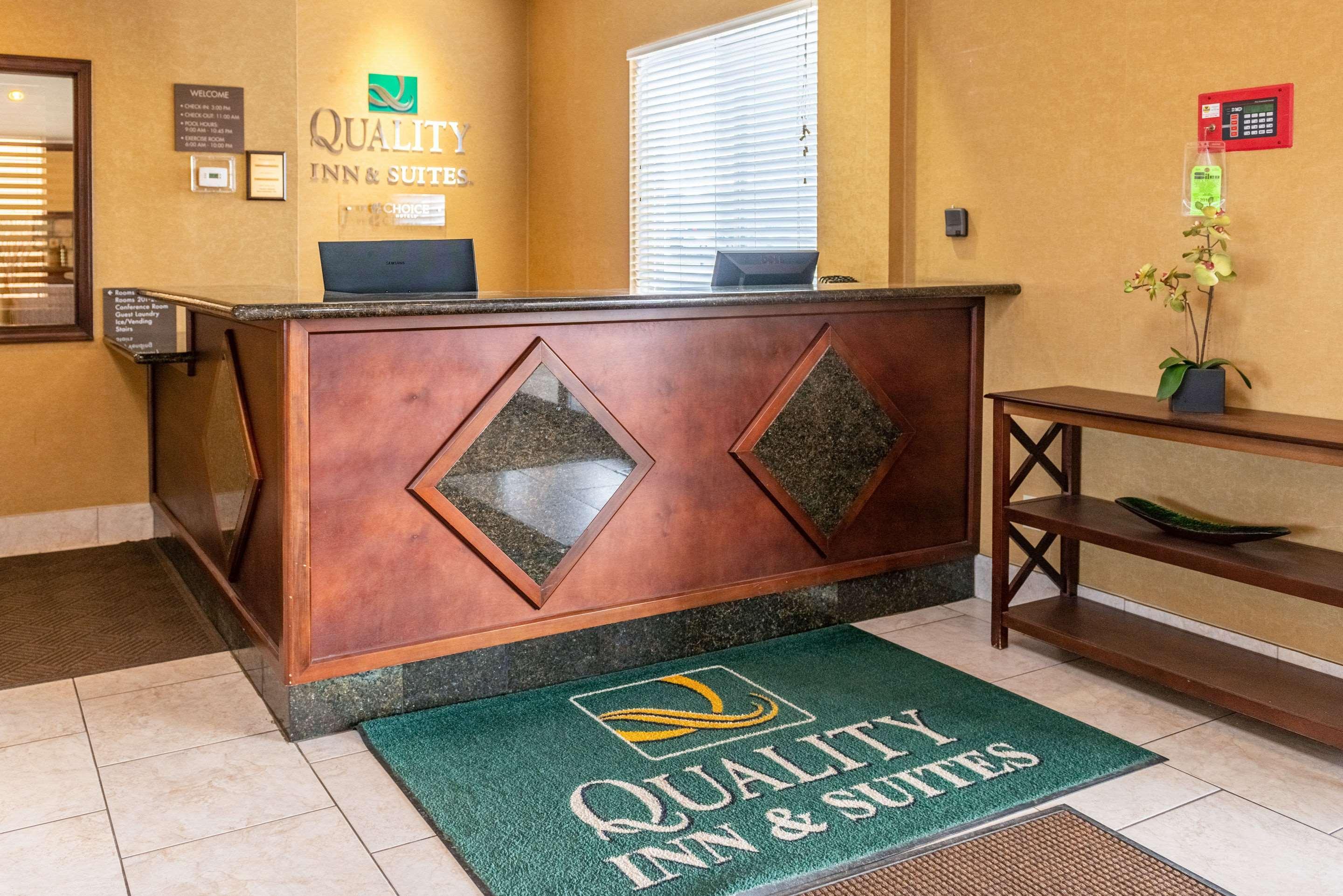 Quality Inn & Suites Seville Екстериор снимка