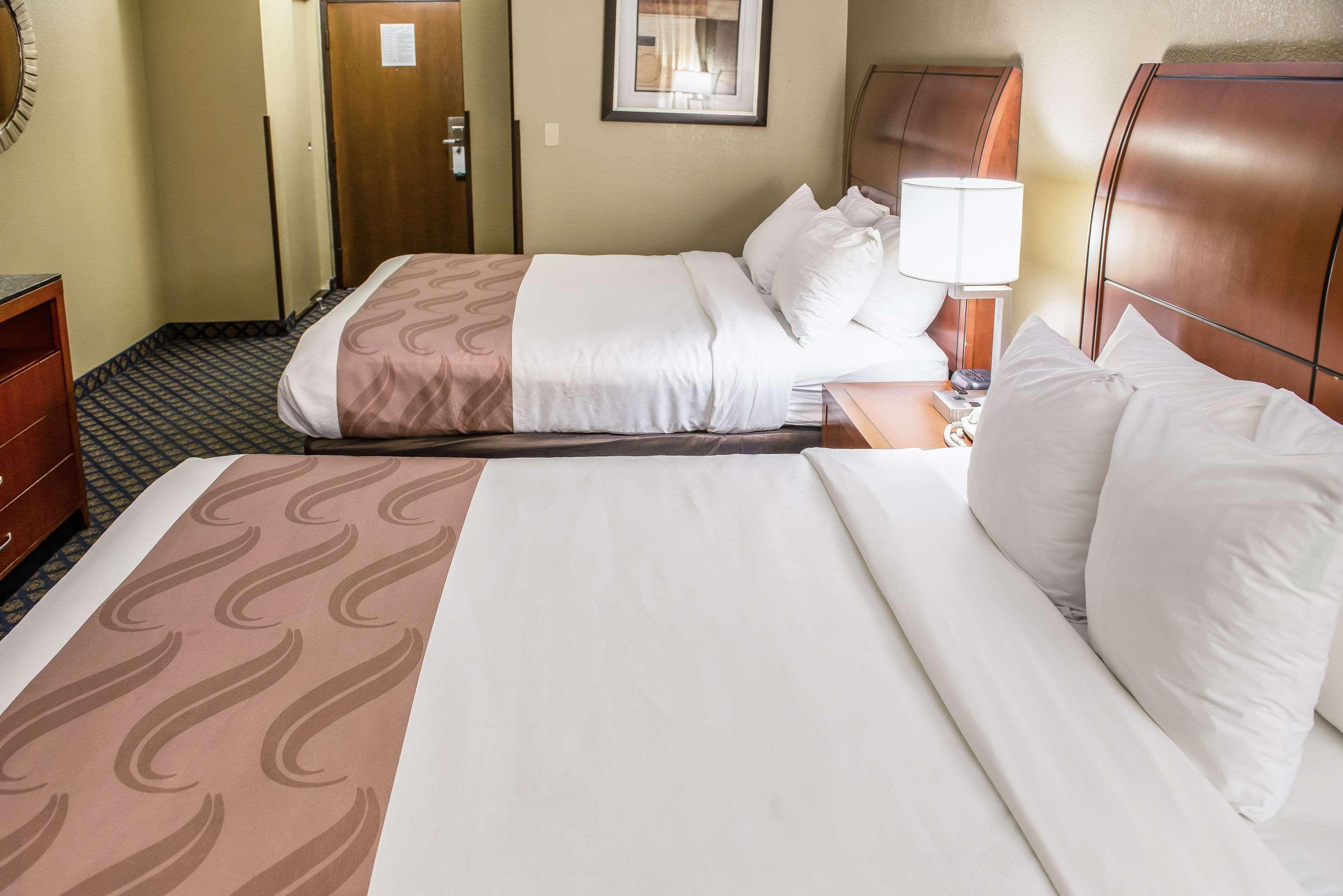 Quality Inn & Suites Seville Екстериор снимка