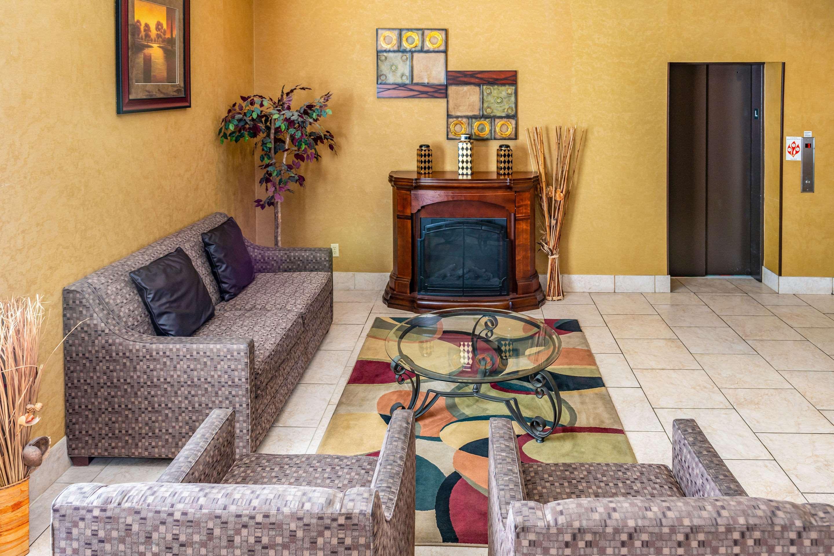 Quality Inn & Suites Seville Екстериор снимка