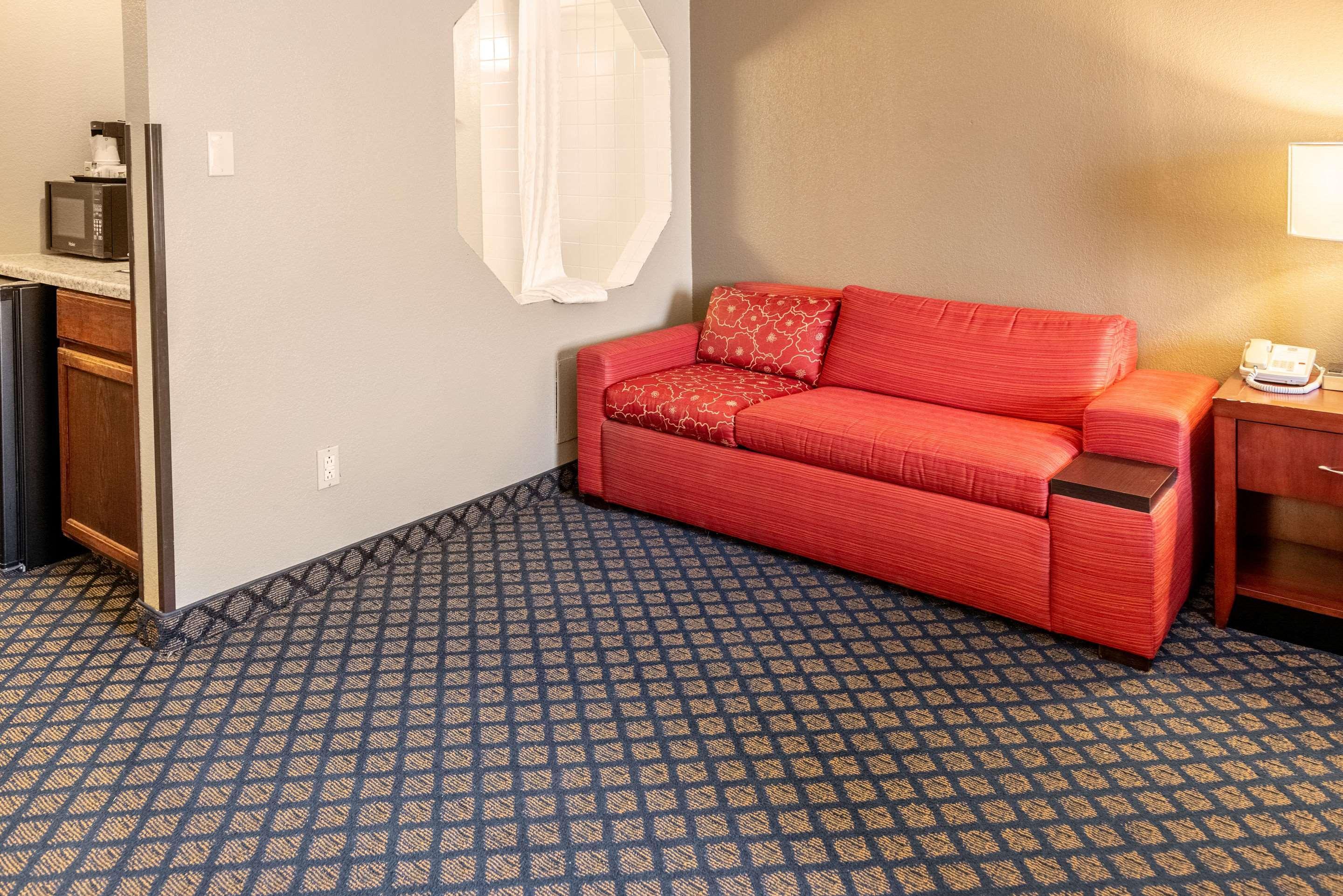 Quality Inn & Suites Seville Екстериор снимка