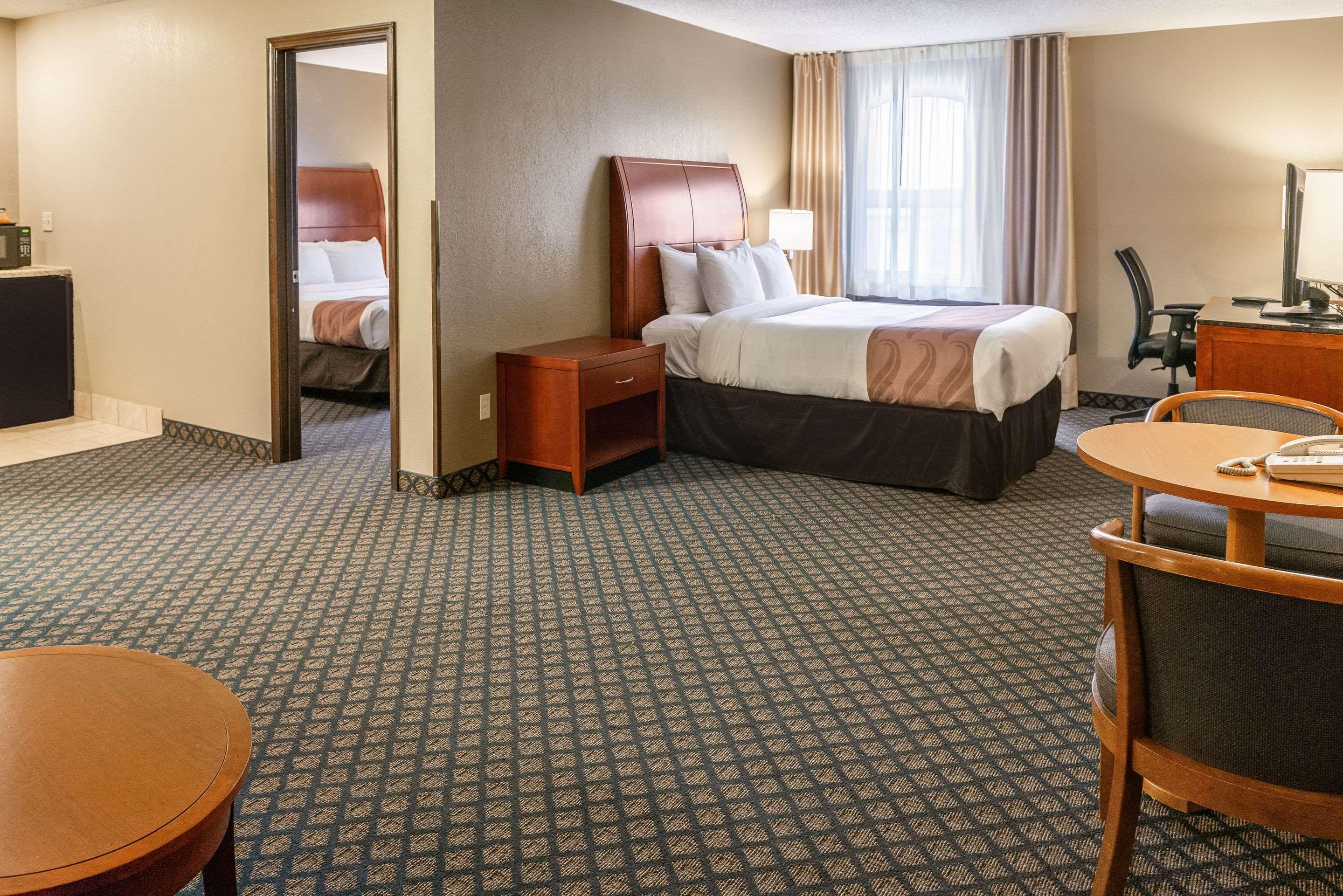 Quality Inn & Suites Seville Екстериор снимка