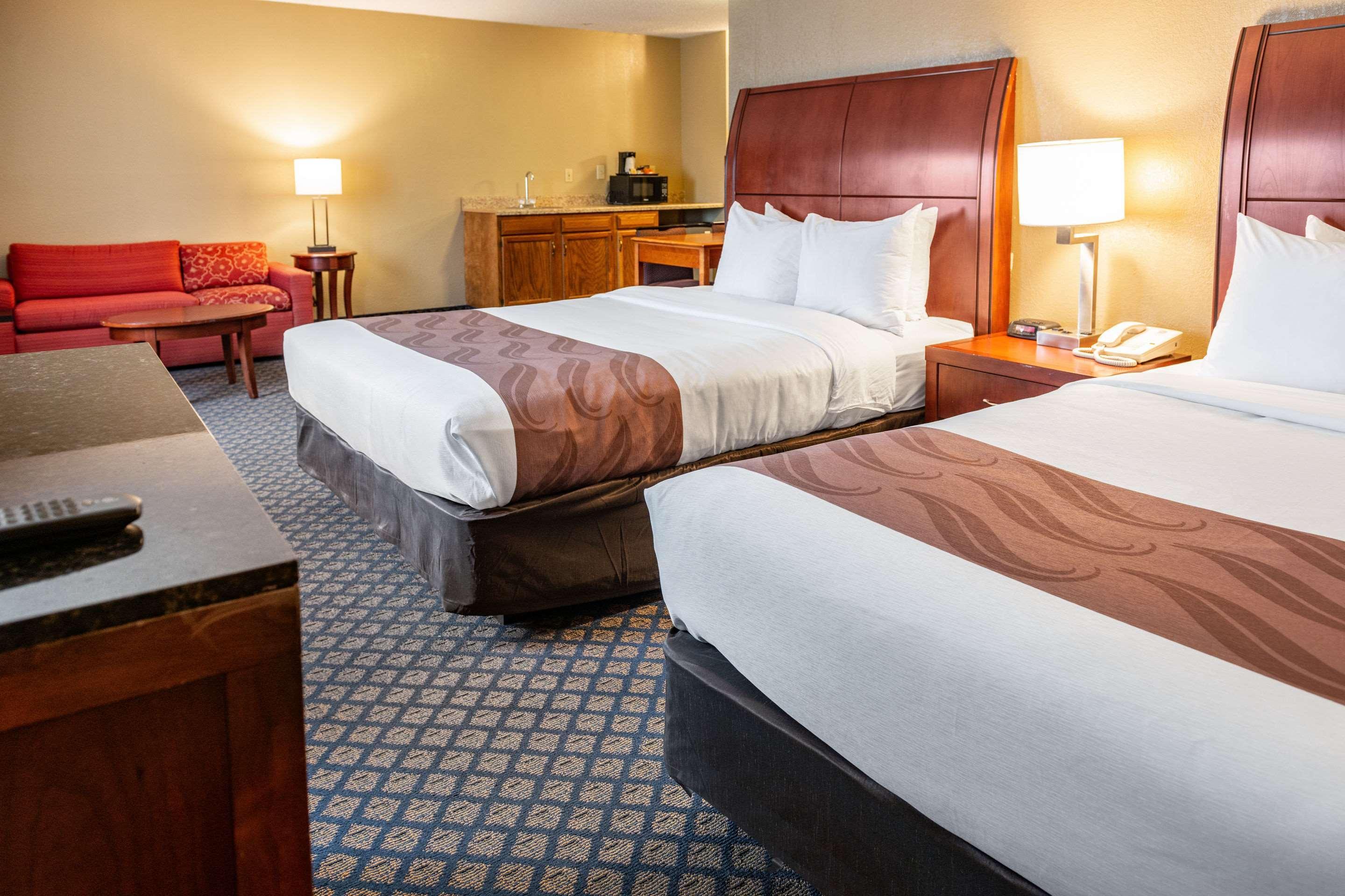 Quality Inn & Suites Seville Екстериор снимка