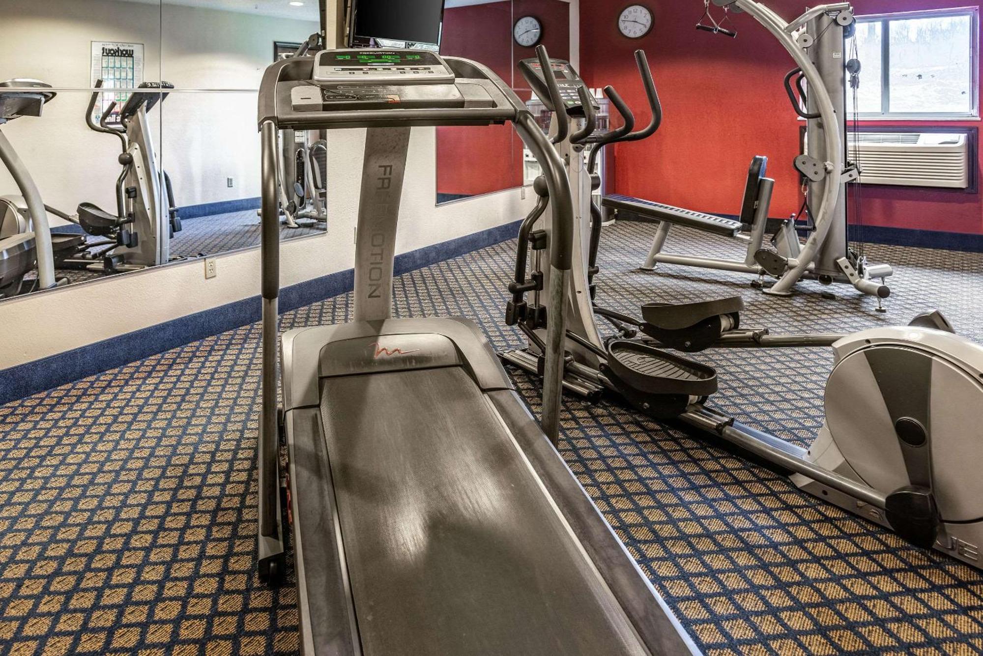 Quality Inn & Suites Seville Екстериор снимка