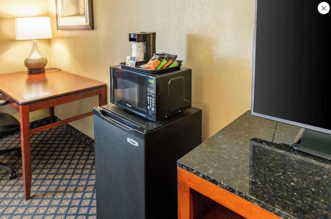 Quality Inn & Suites Seville Екстериор снимка
