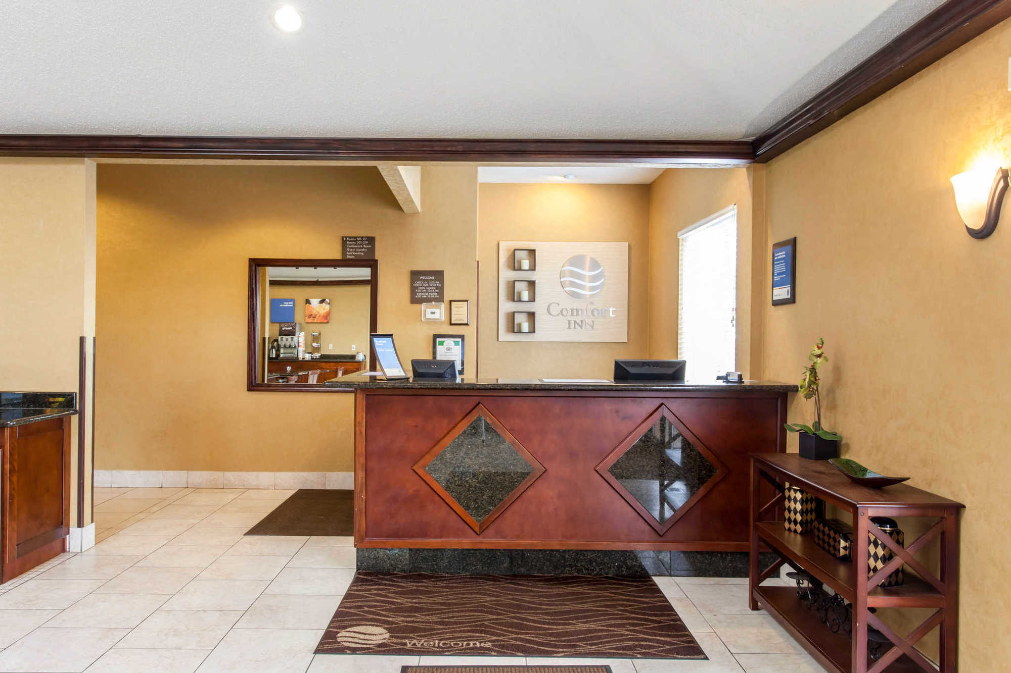 Quality Inn & Suites Seville Интериор снимка