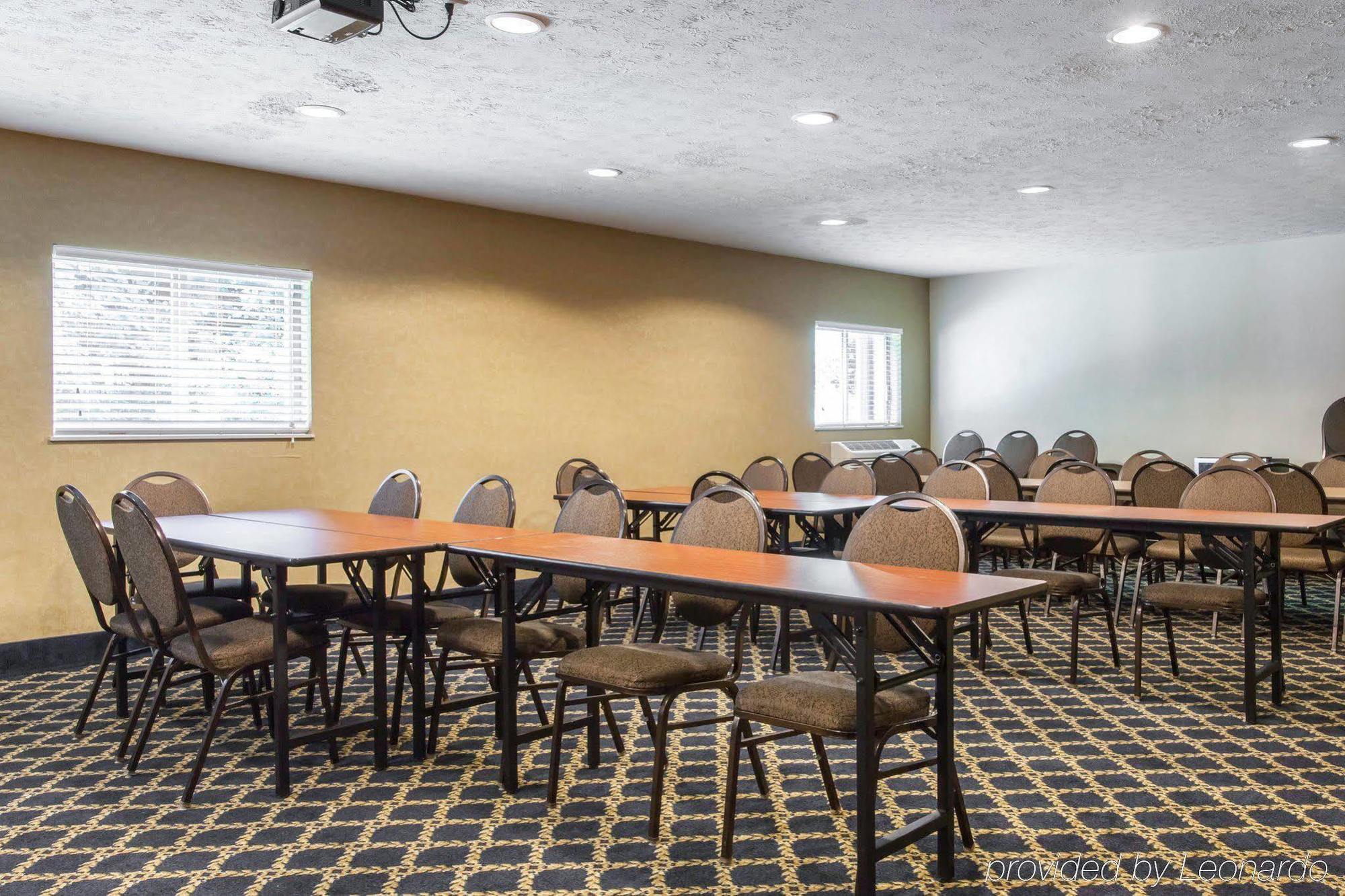 Quality Inn & Suites Seville Екстериор снимка