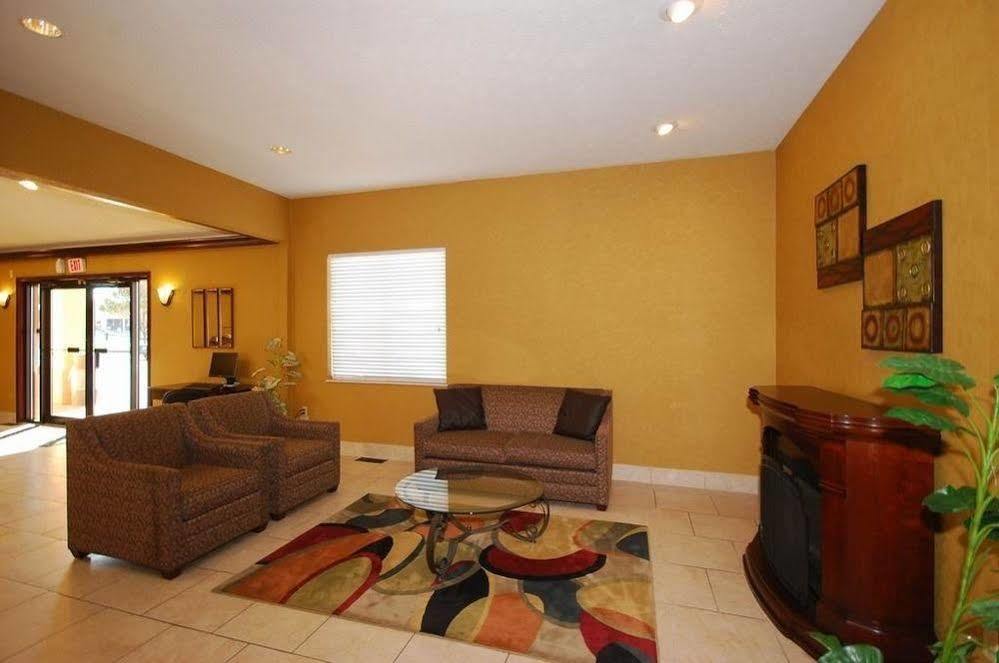 Quality Inn & Suites Seville Екстериор снимка