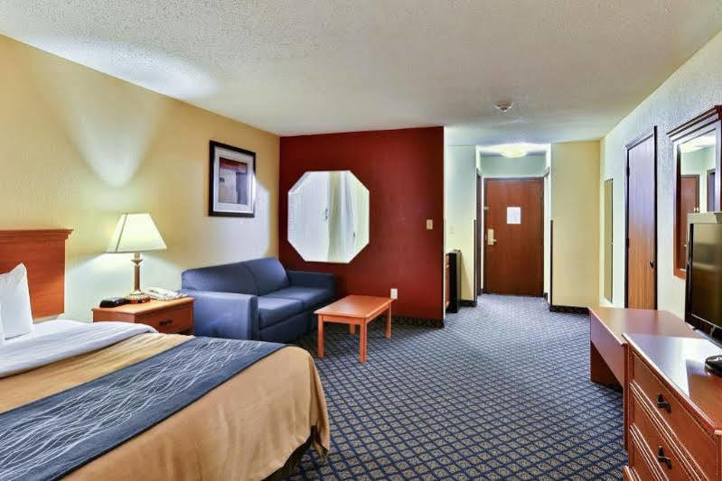 Quality Inn & Suites Seville Екстериор снимка