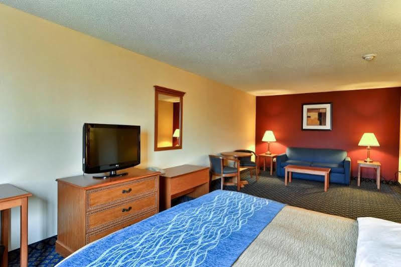 Quality Inn & Suites Seville Екстериор снимка